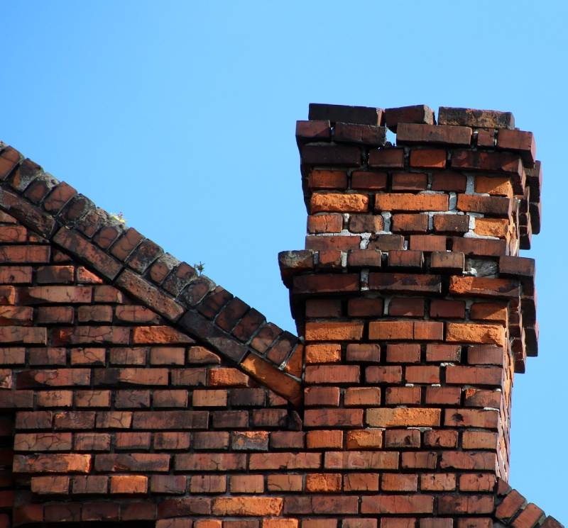 Signs Your Rolling Meadows Home Needs a Chimney Inspection Damaged chimney on an Rolling Meadows home showing cracks and missing mortar